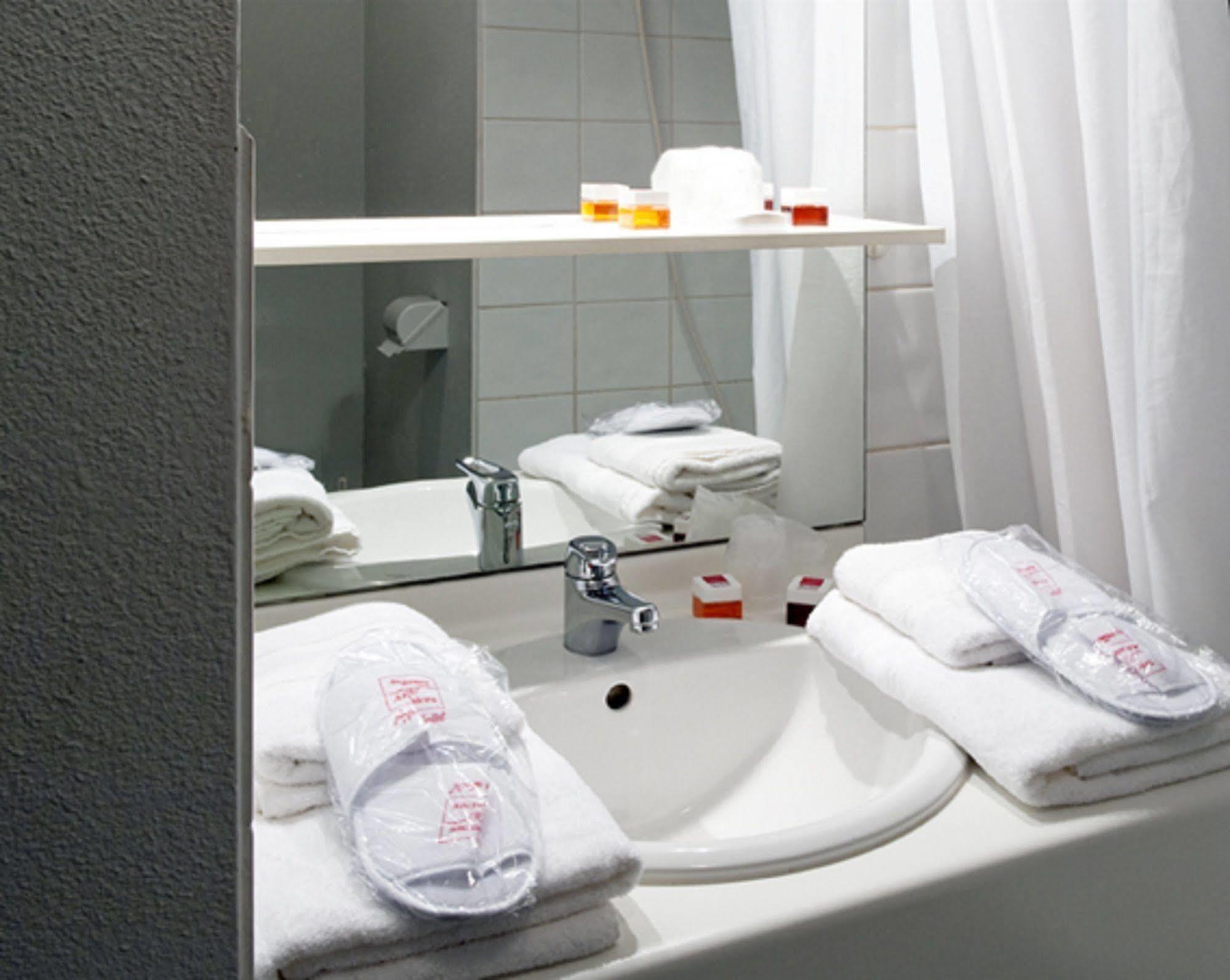 Sejours & Affaires Caen Le Clos Beaumois Εξωτερικό φωτογραφία